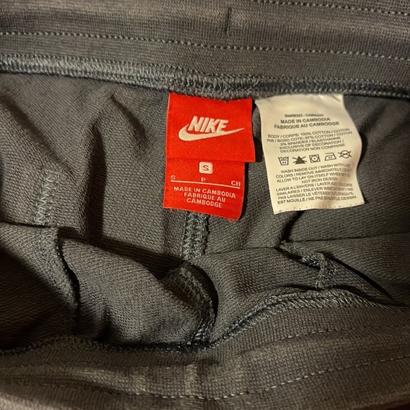 NIKE CLUB ALUMNI COTTON MENS SHORTS SZ SMALL 2 PAIRS - Picture 4 of 8